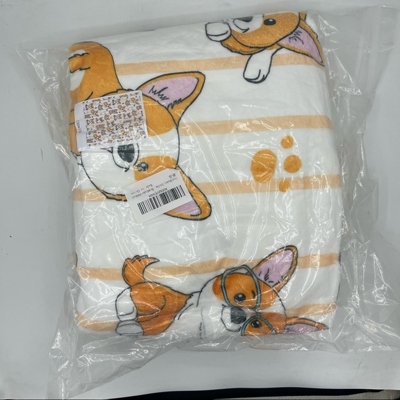 Corgi Animal Print Fleece Throw Blanket 50" x 60" - Picture 8 of 10